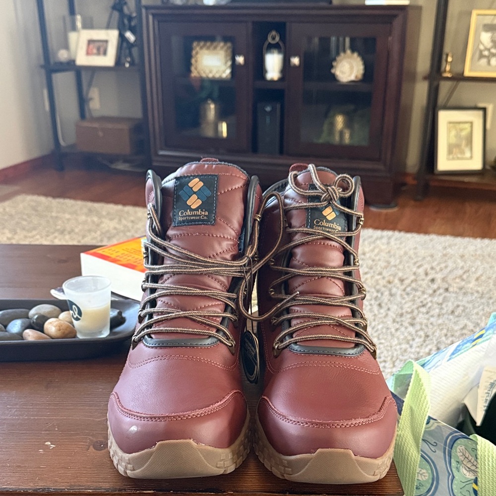 Columbia Maroon Outdoor Boots